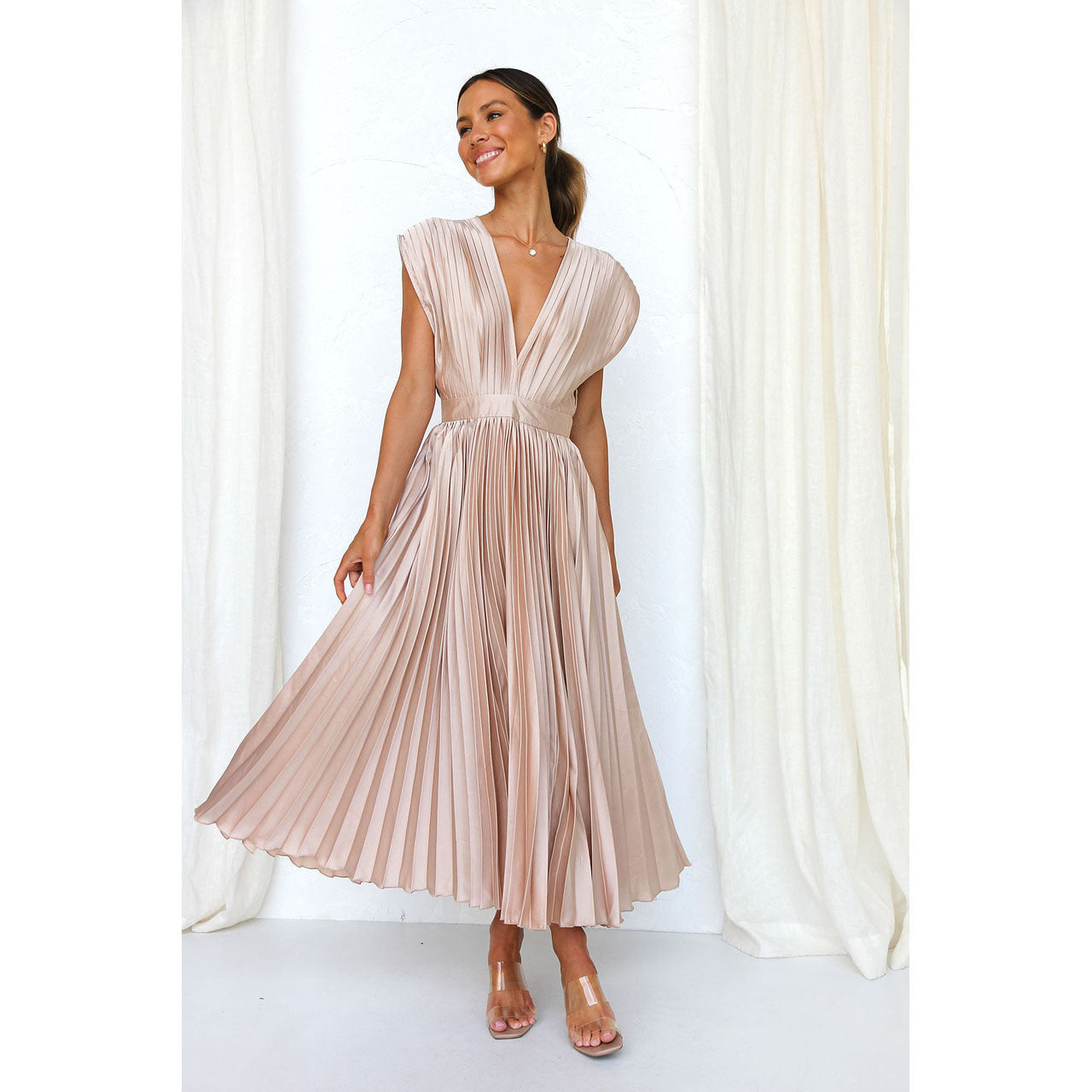 Summer V-Neck Pleated Dress – Casual Loose Fit with Zipper & Lace-Up Detail