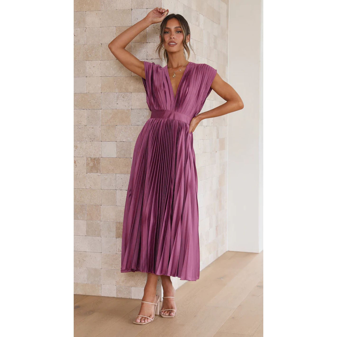Summer V-Neck Pleated Dress – Casual Loose Fit with Zipper & Lace-Up Detail