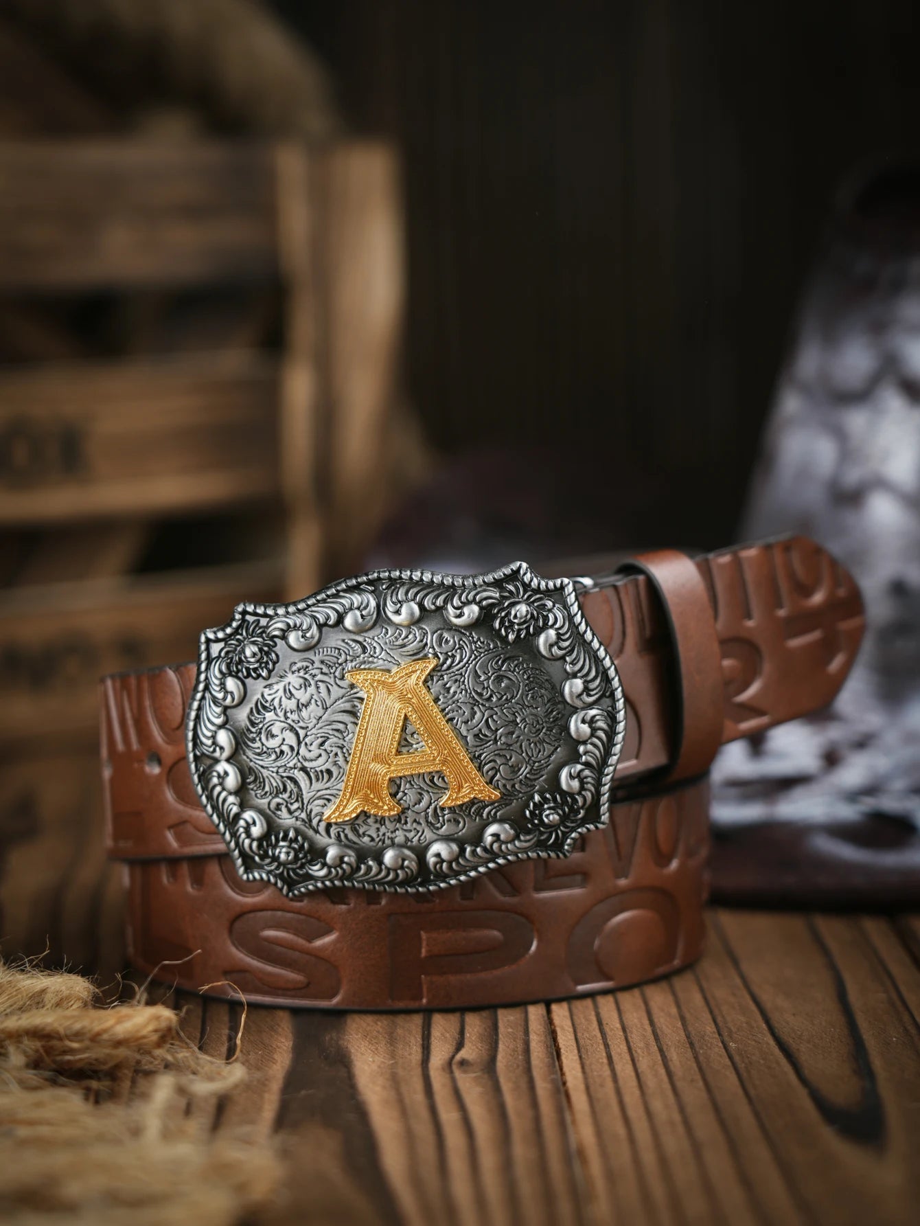 A casual, individual and retro belt, Western-style clothing accessory, metal buckle, PU belt, suitable for both men and women