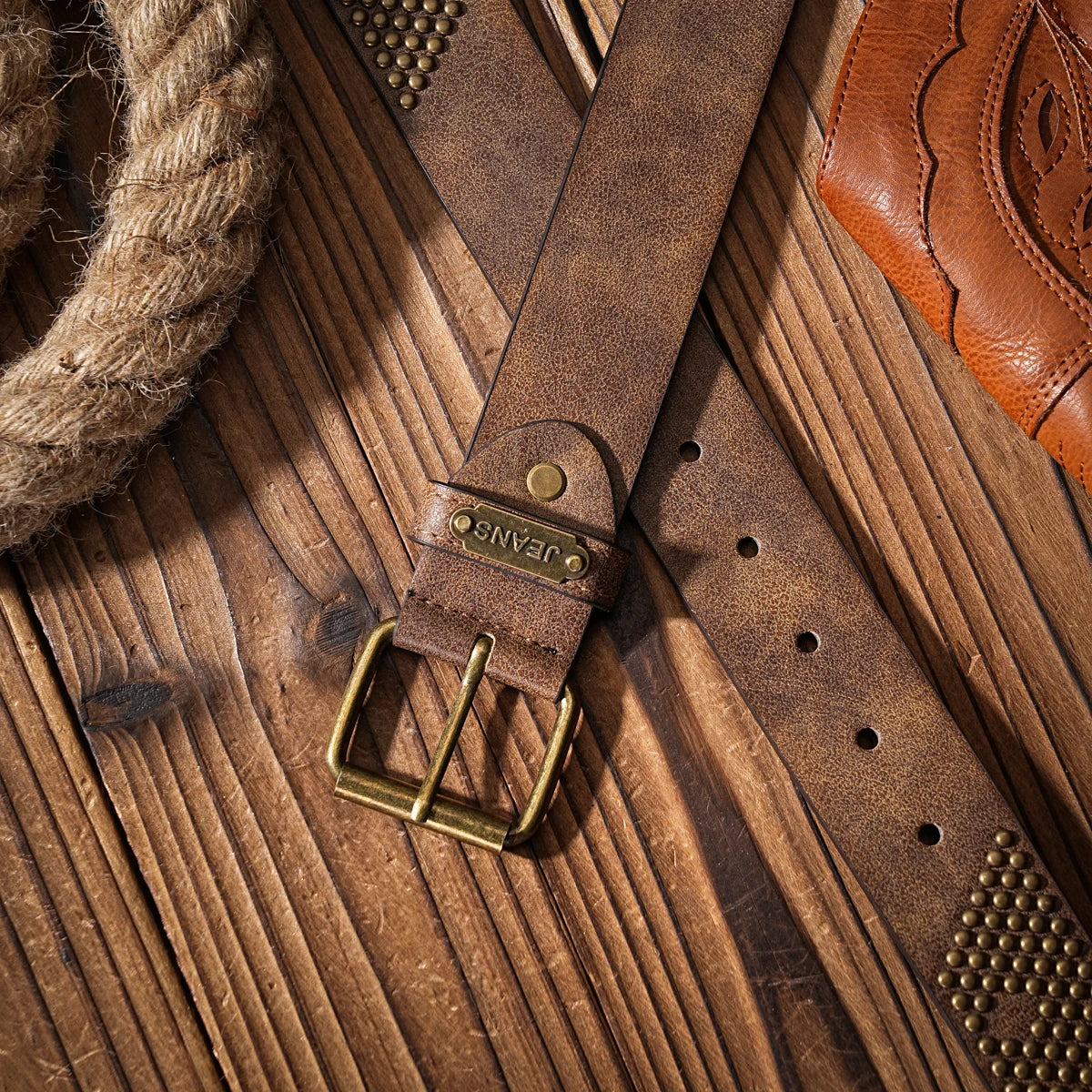 A Western-style PU material belt for both men and women, a casual, retro and classic personalized belt