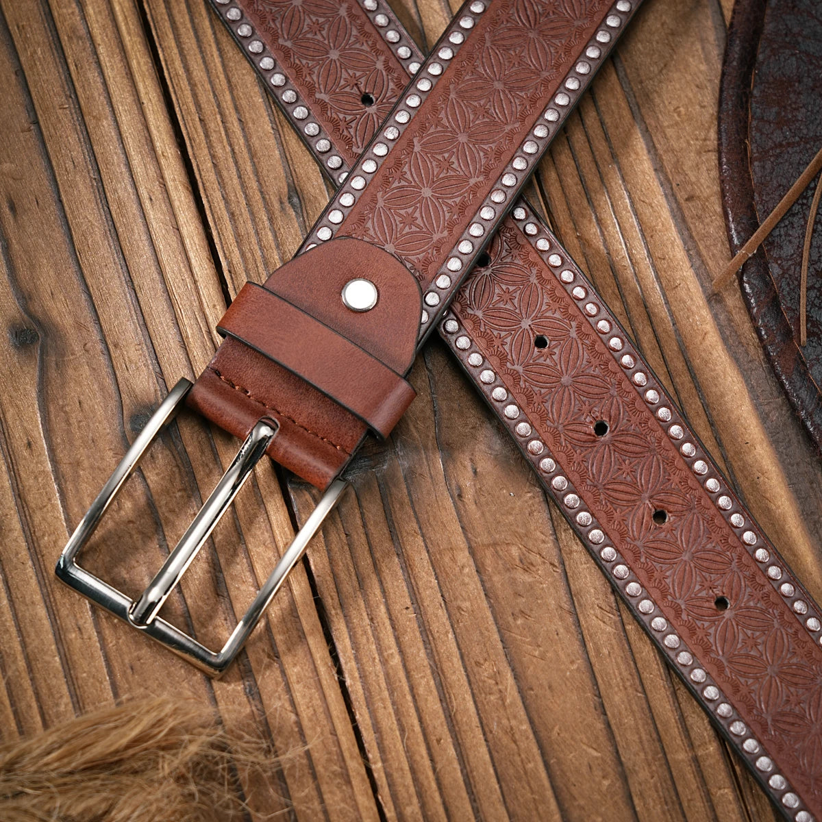 A men's and women's retro metal buckle casual style multi-color PU belt suitable for daily leisure four seasons (send punch nail