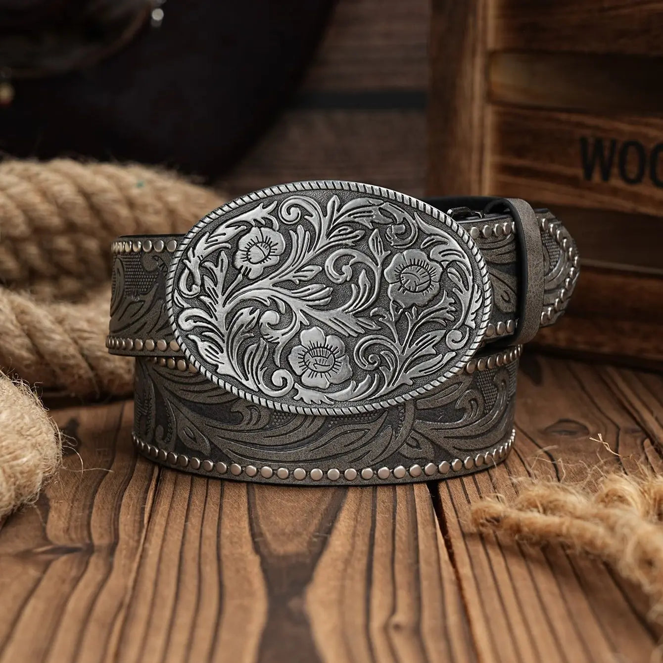 A men's and women's casual retro belt Western style! PU leather belt with metal buckle, suitable for daily work wear