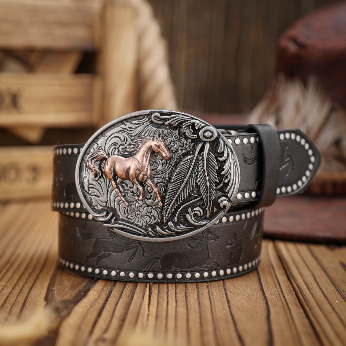 A Western-style PU leather belt for both men and women, a classic and casual retro belt