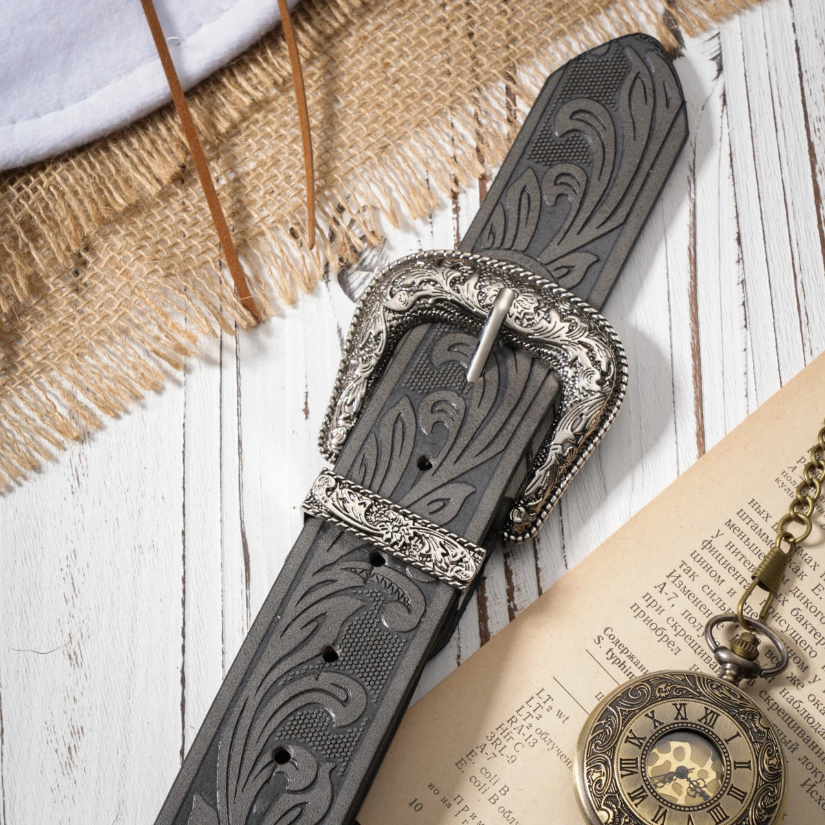 A casual, individual and retro belt, Western-style clothing accessory, metal buckle, PU belt, suitable for both men and women