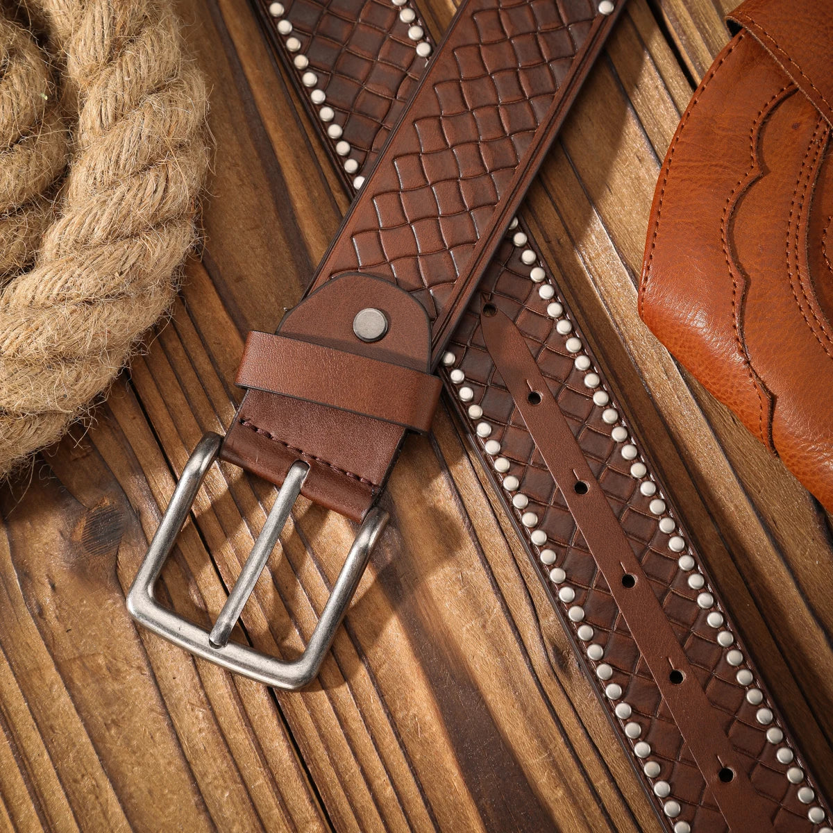 An alloy plate buckle PU material belt, suitable for both men and women, to create a personalized Western retro style