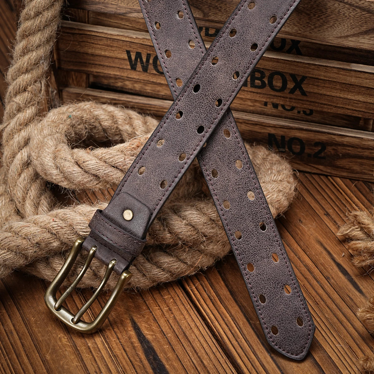 A men's and women's casual retro belt Western style! PU leather belt with metal buckle, suitable for daily work wear