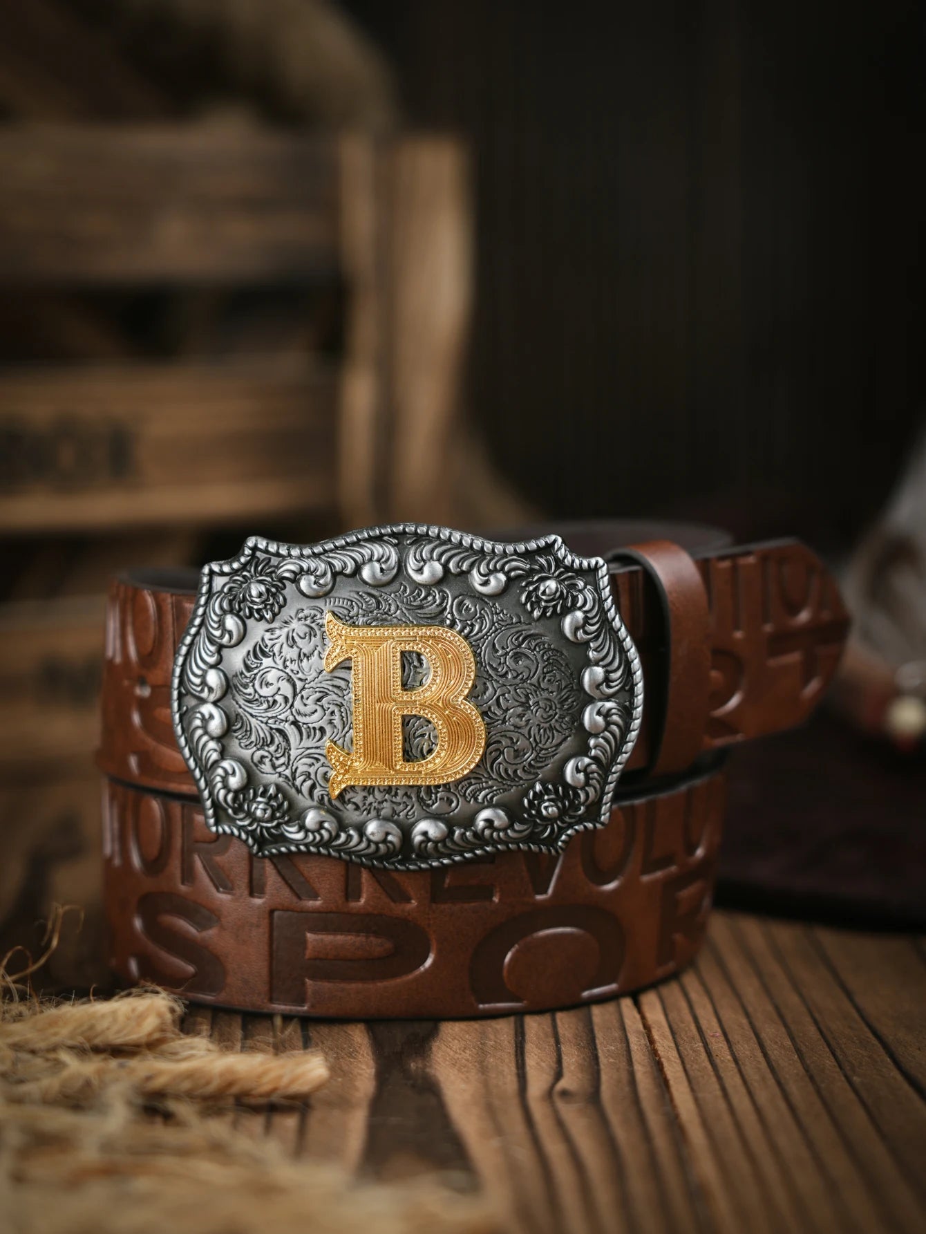 A casual, individual and retro belt, Western-style clothing accessory, metal buckle, PU belt, suitable for both men and women