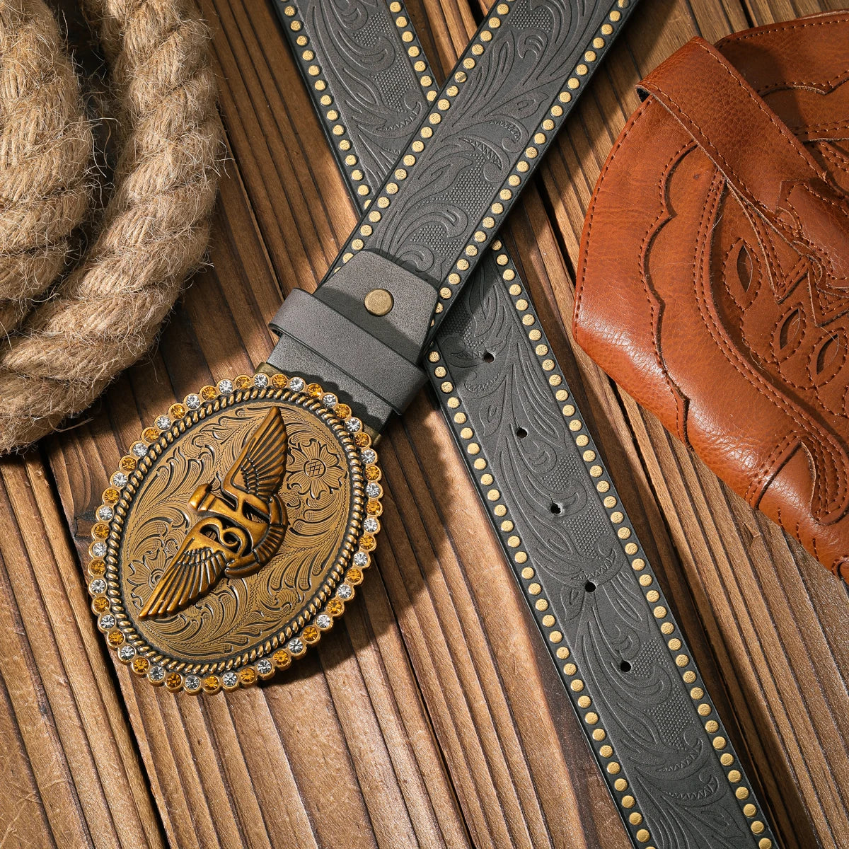 A casual and retro belt, a waist accessory for Western-style clothing, metal buckle, PU belt, suitable for both men and women