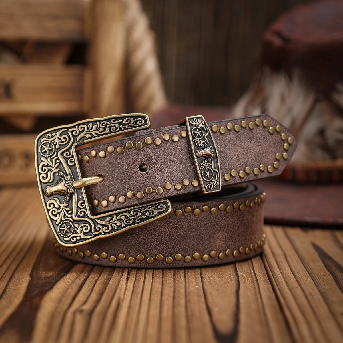 A Western-style PU leather belt for both men and women, a classic and casual retro belt