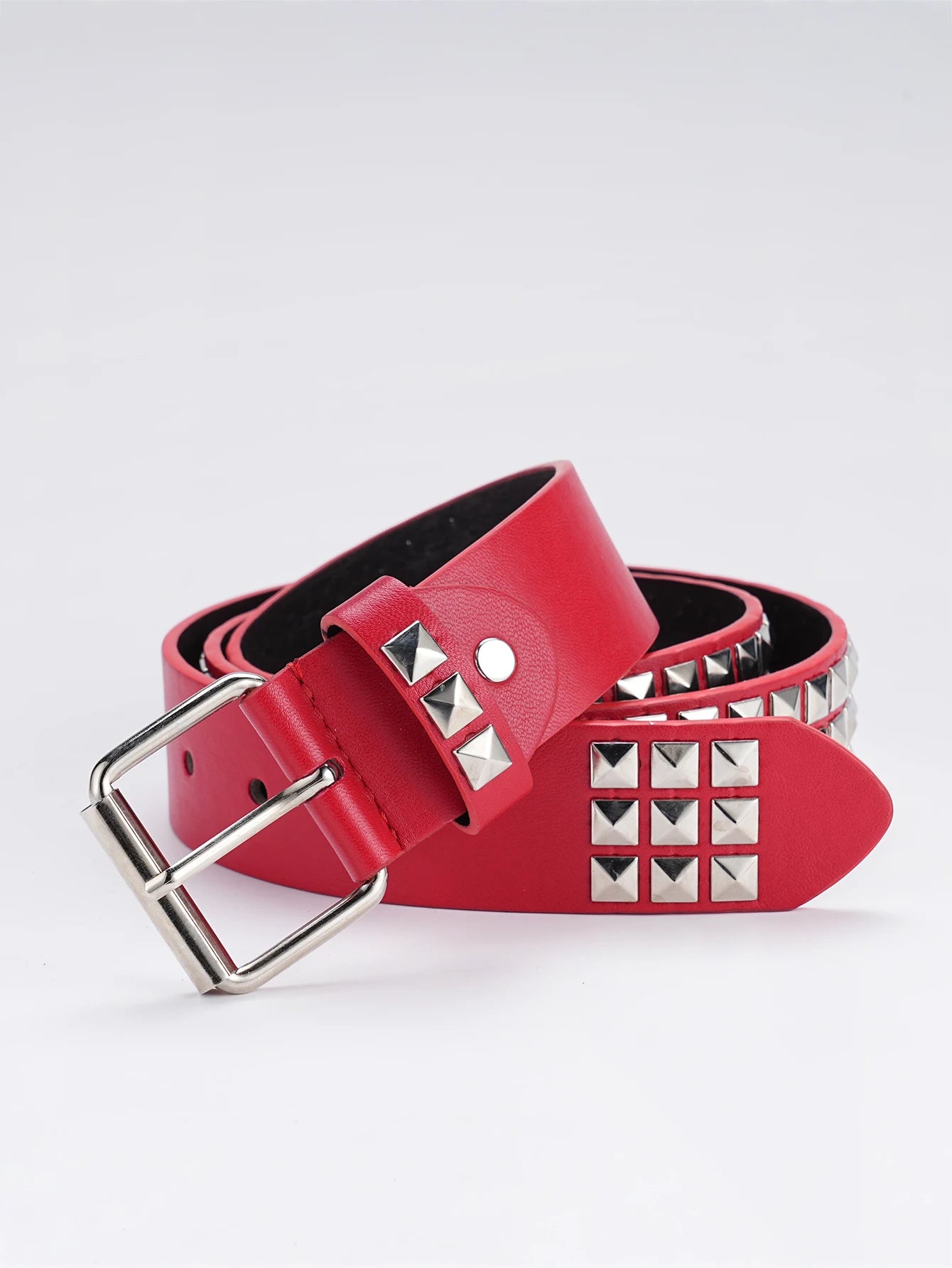 2023 Mens and Womens Leather Belts Vintage Punk Pyramid Rivet Belts Ladies Luxury Street Designs Black Belts Jeans For Women