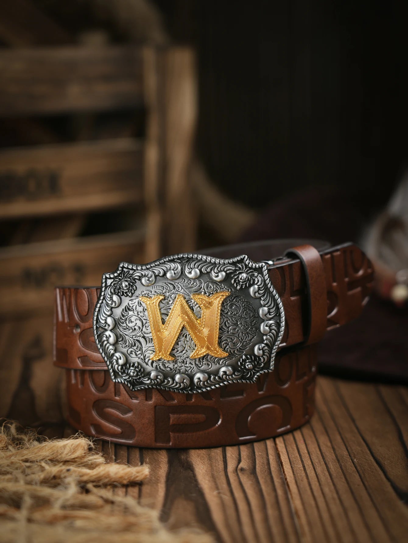 A casual, individual and retro belt, Western-style clothing accessory, metal buckle, PU belt, suitable for both men and women