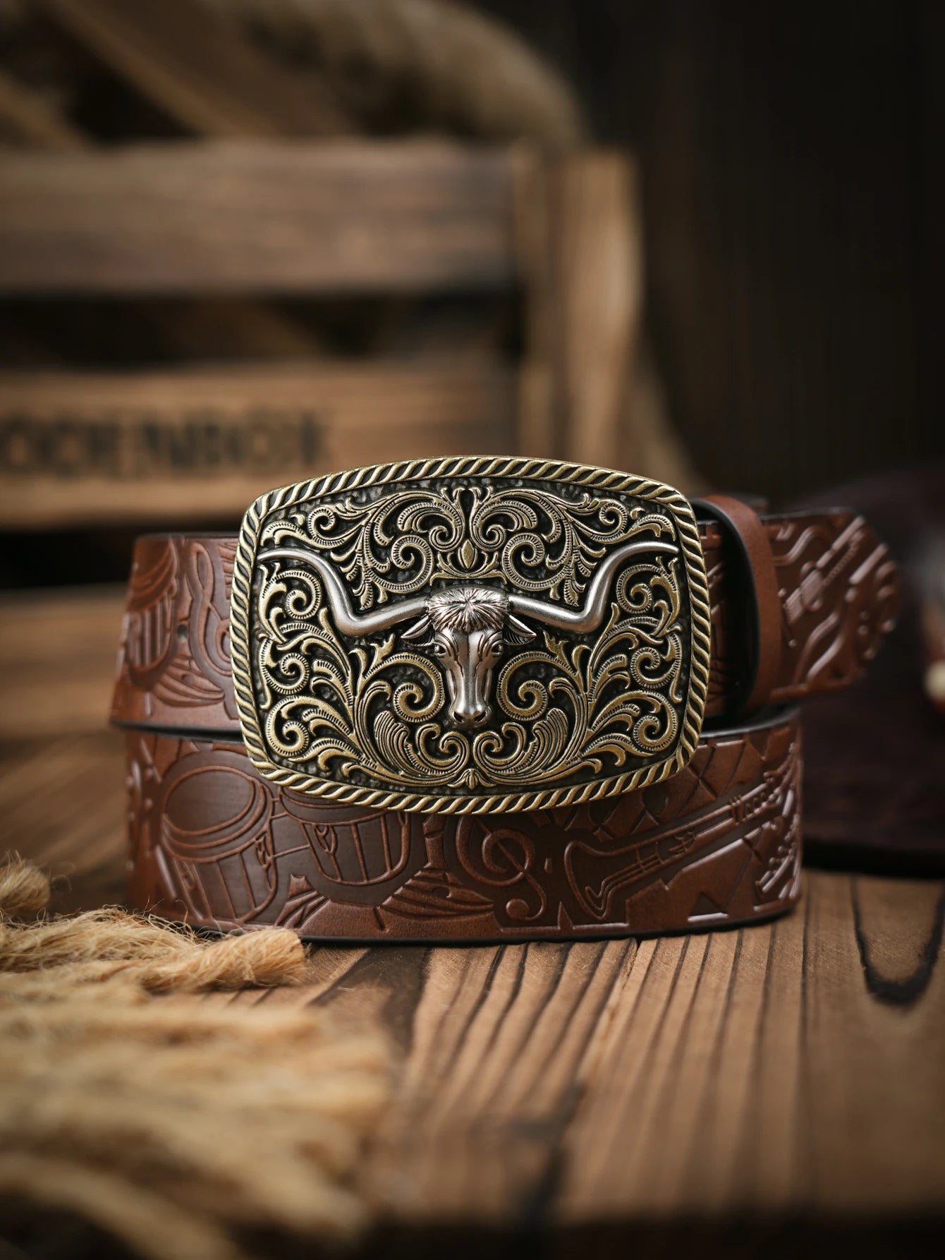 A men's and women's casual retro belt Western style! PU leather belt with metal buckle, suitable for daily work wear