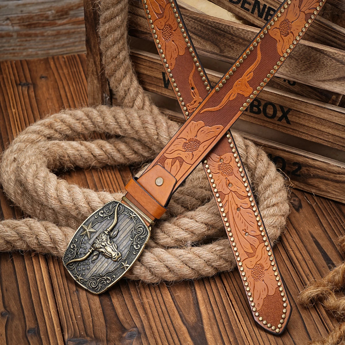 A casual, individual and retro belt, Western-style clothing accessory, metal buckle, PU belt, suitable for both men and women