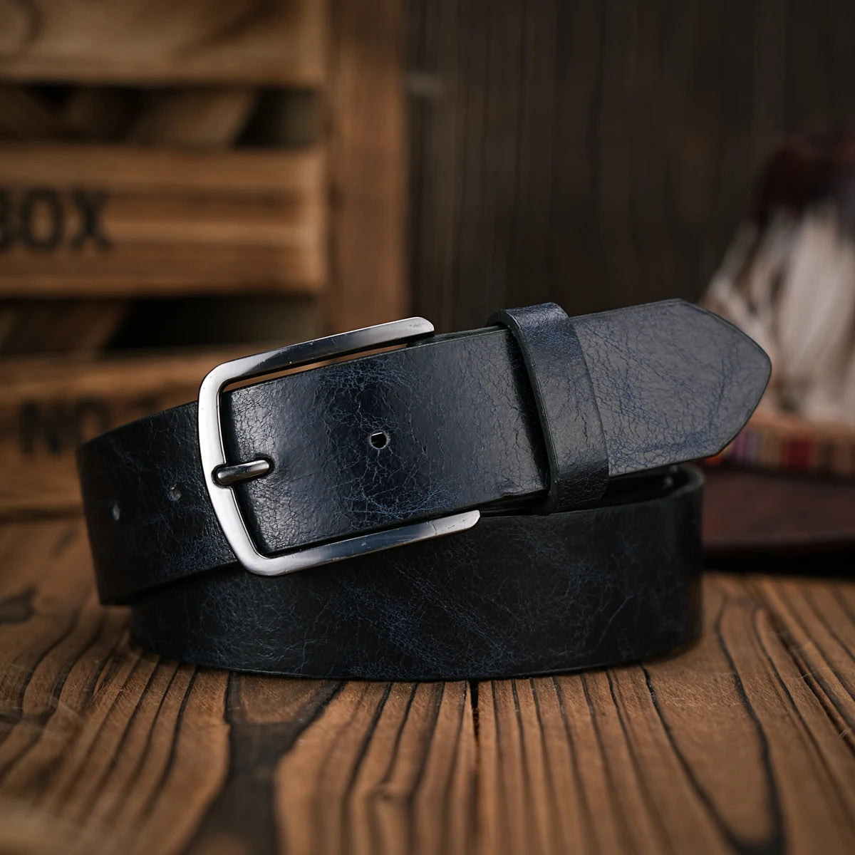A men's and women's retro metal buckle casual style brown PU belt suitable for daily business attendance four seasons