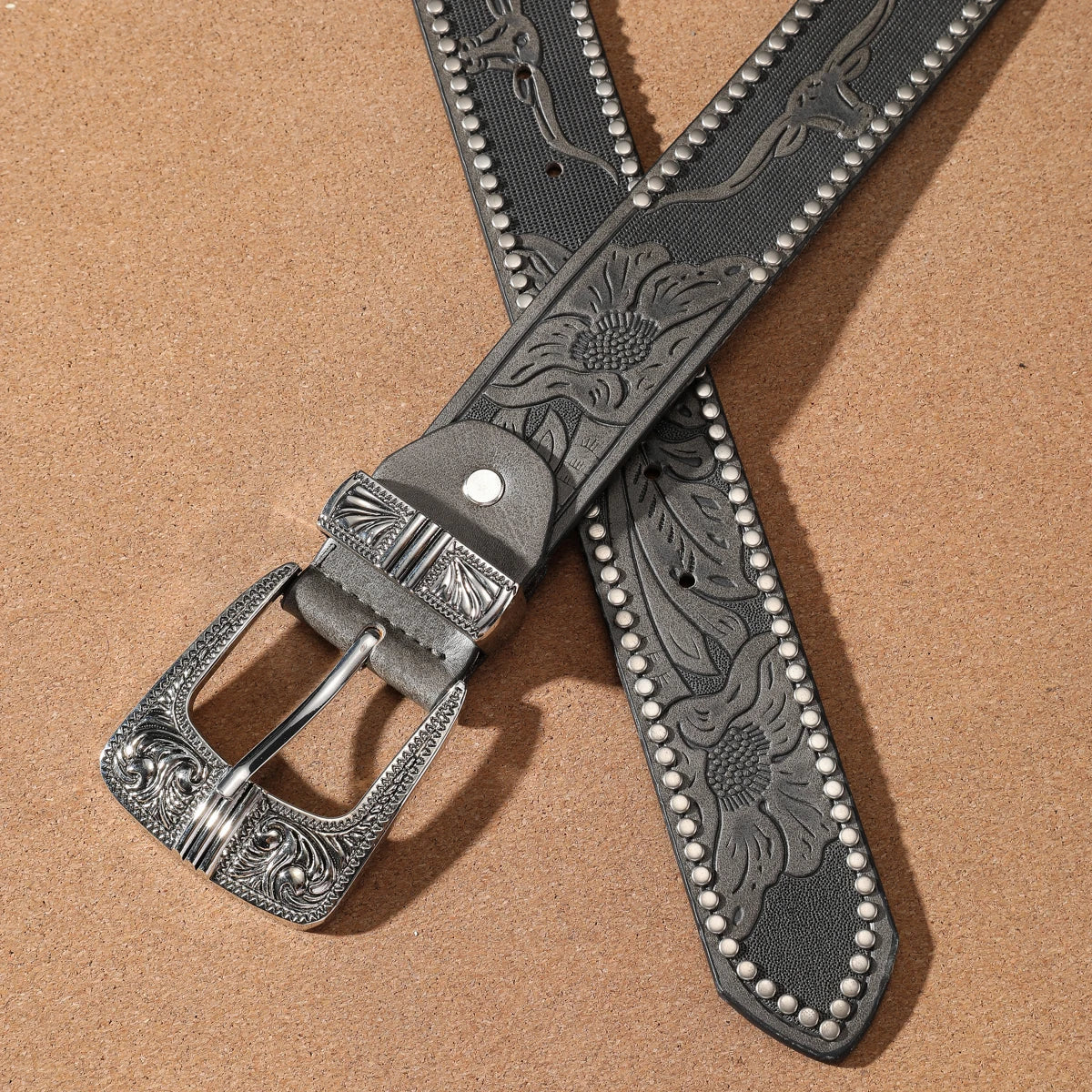 A casual, individual and retro belt, Western-style clothing accessory, metal buckle, PU belt, suitable for both men and women