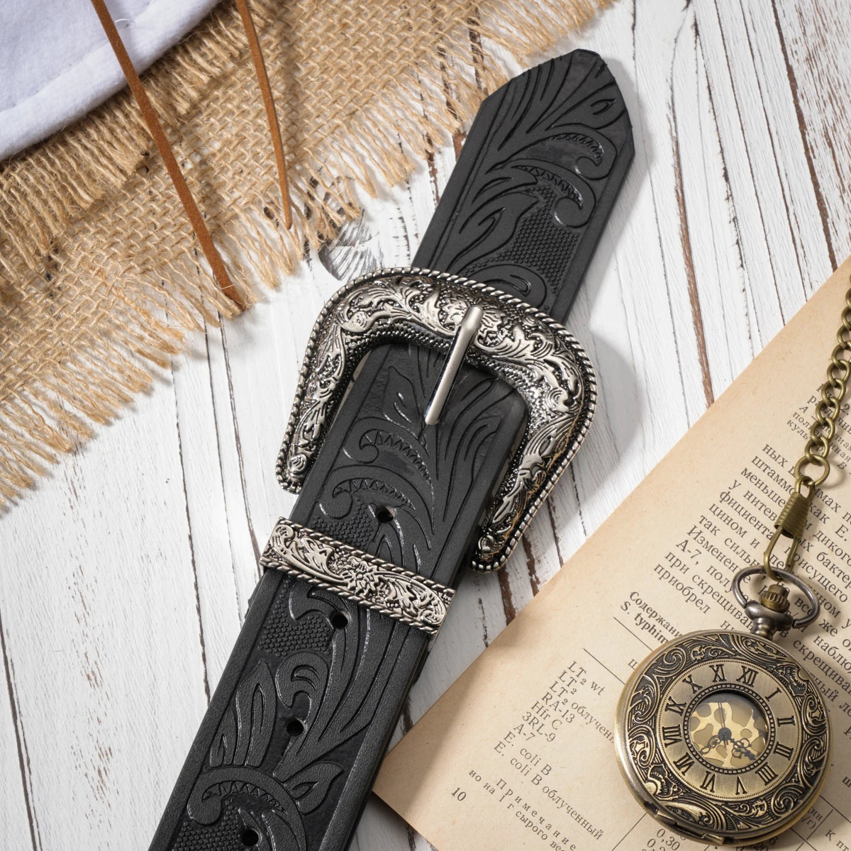 A casual, individual and retro belt, Western-style clothing accessory, metal buckle, PU belt, suitable for both men and women