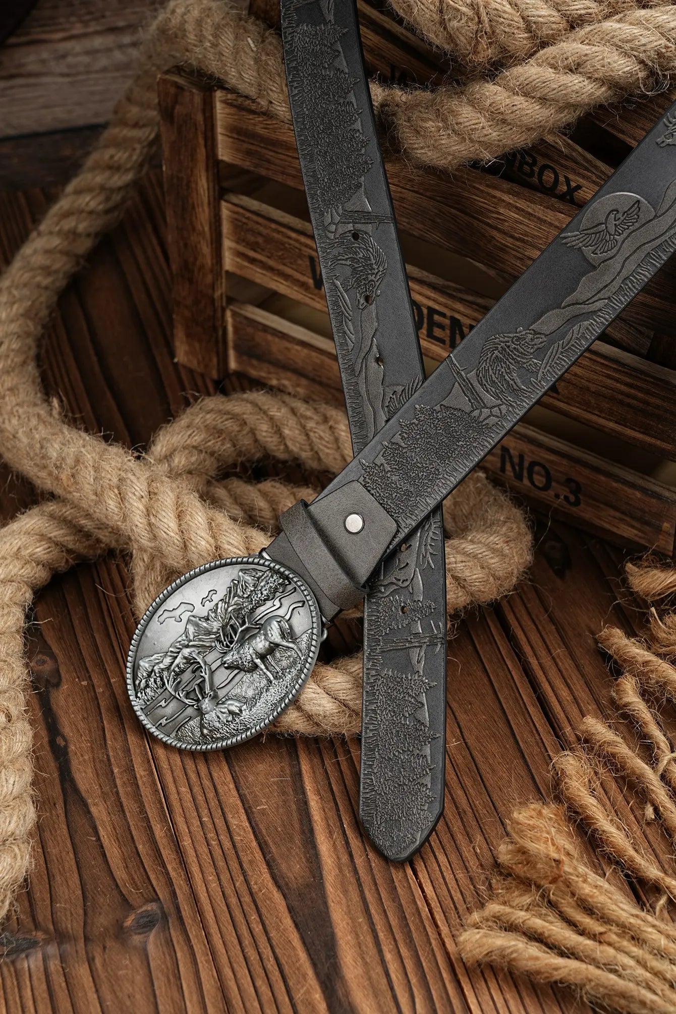 A casual, individual and retro belt, Western-style clothing accessory, metal buckle, PU belt, suitable for both men and women