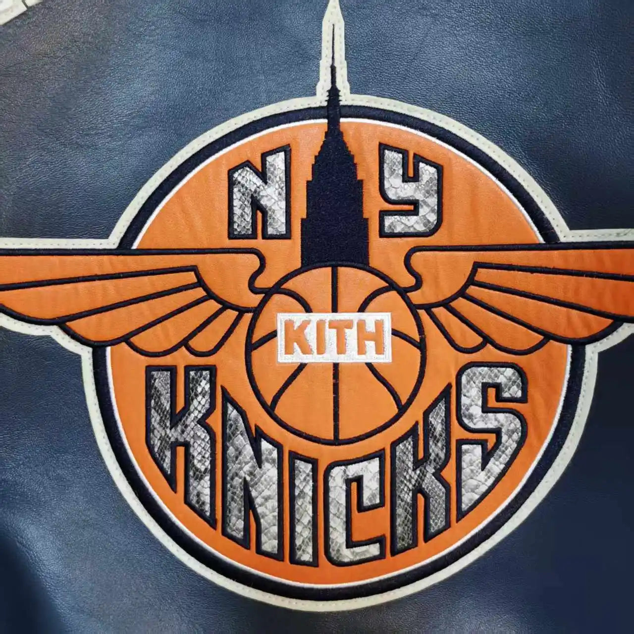 AVIREX New York Knicks co-branded men's new listing basketball pattern flight suit European antique sheepskin jacket fashion top