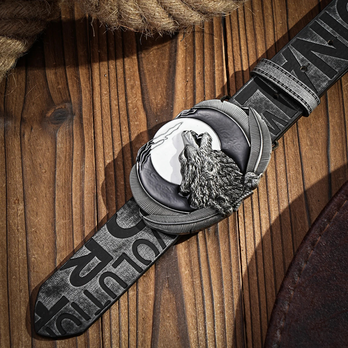 A casual, individual and retro belt, Western-style clothing accessory, metal buckle, PU belt, suitable for both men and women