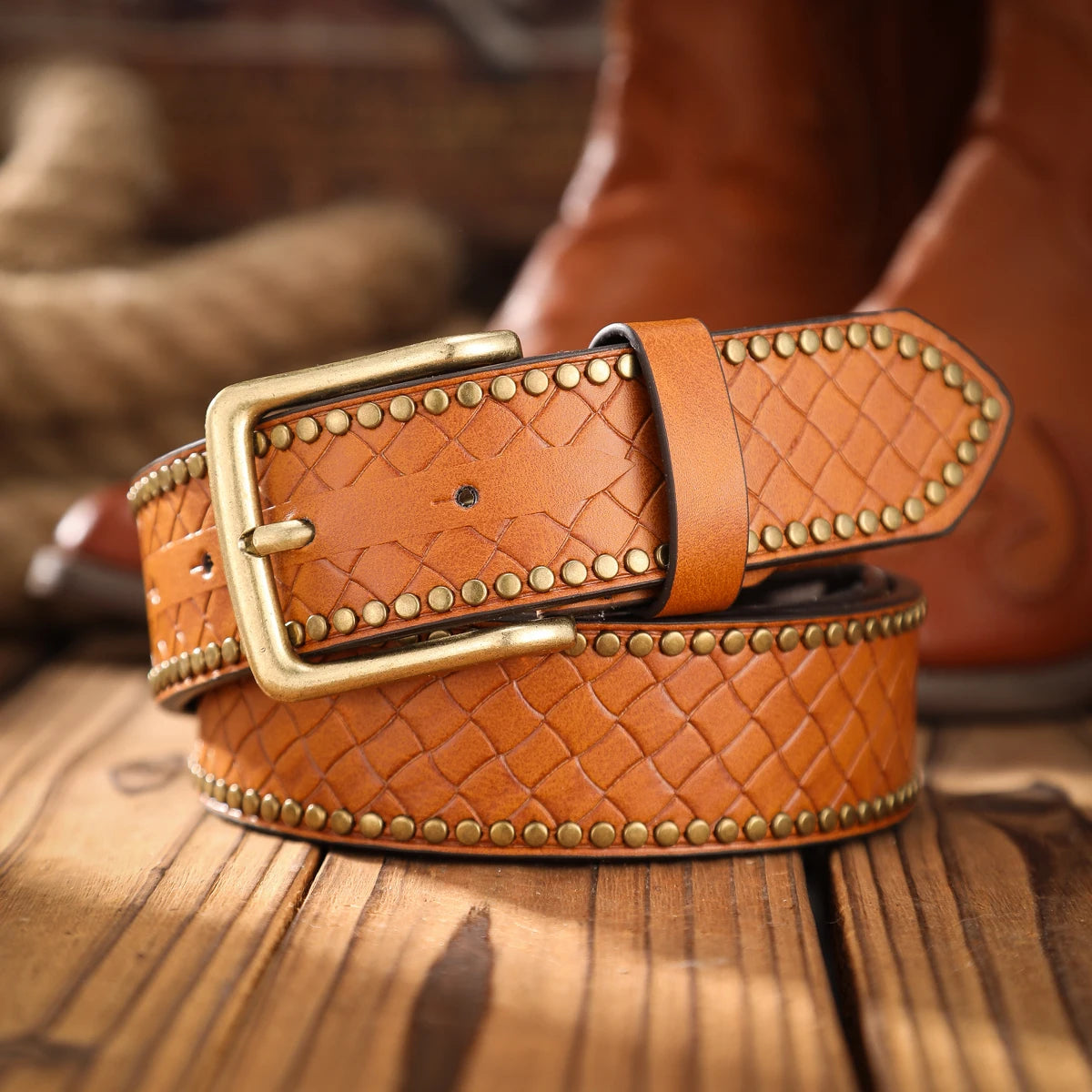 An alloy plate buckle PU material belt, suitable for both men and women, to create a personalized Western retro style