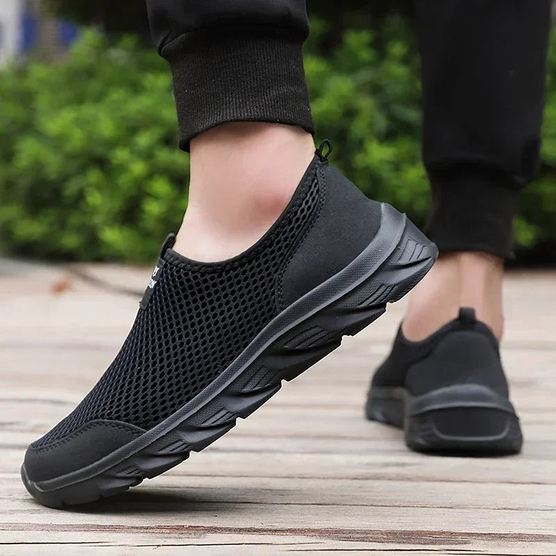 New Running Shoes for Men Breathable Sports Shoes Light Weight Fashion Summer Mesh Breathable Sneakers for Men