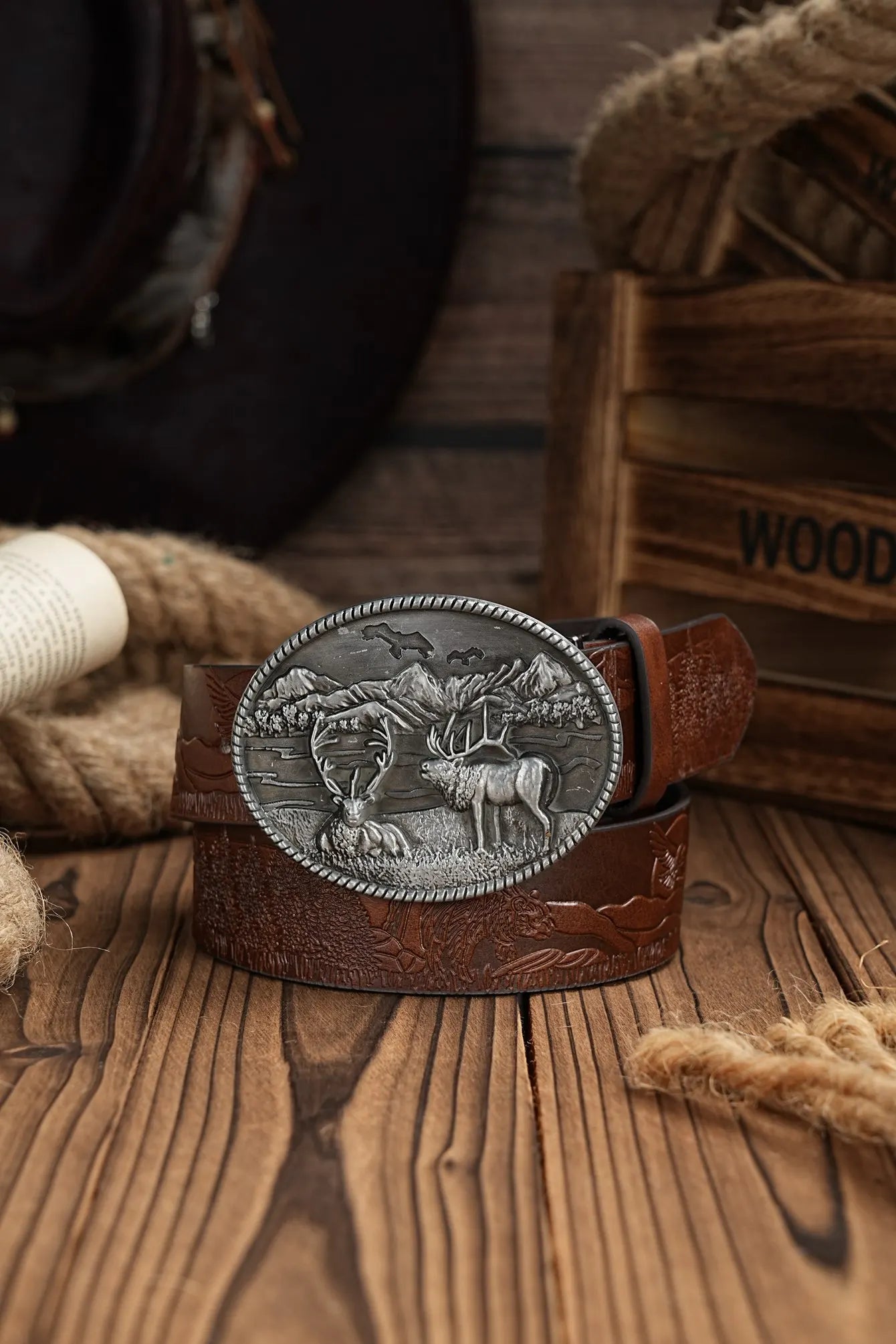A casual, individual and retro belt, Western-style clothing accessory, metal buckle, PU belt, suitable for both men and women