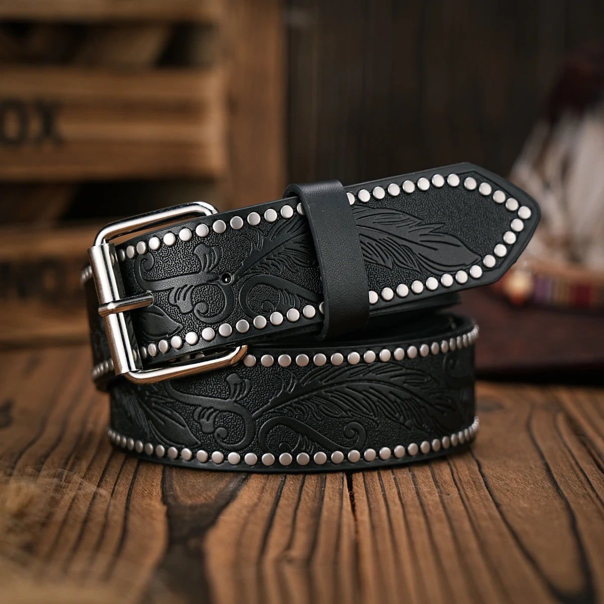 A men's and women's retro metal buckle casual style riveted brown PU belt suitable for daily business attendance four seasons