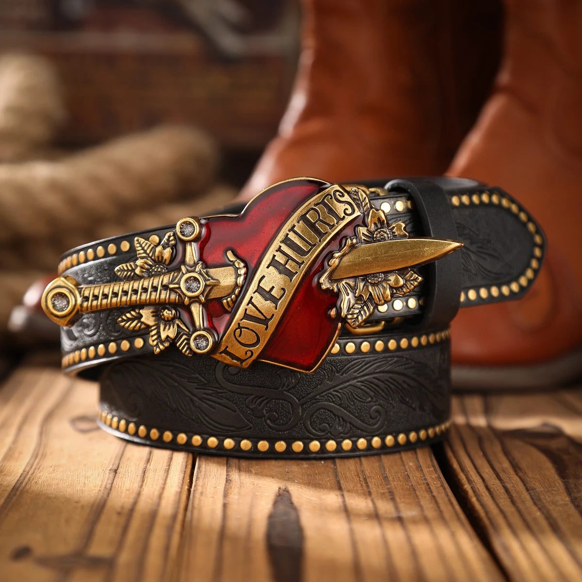 An alloy plate buckle PU material belt, suitable for both men and women, to create a personalized Western retro style