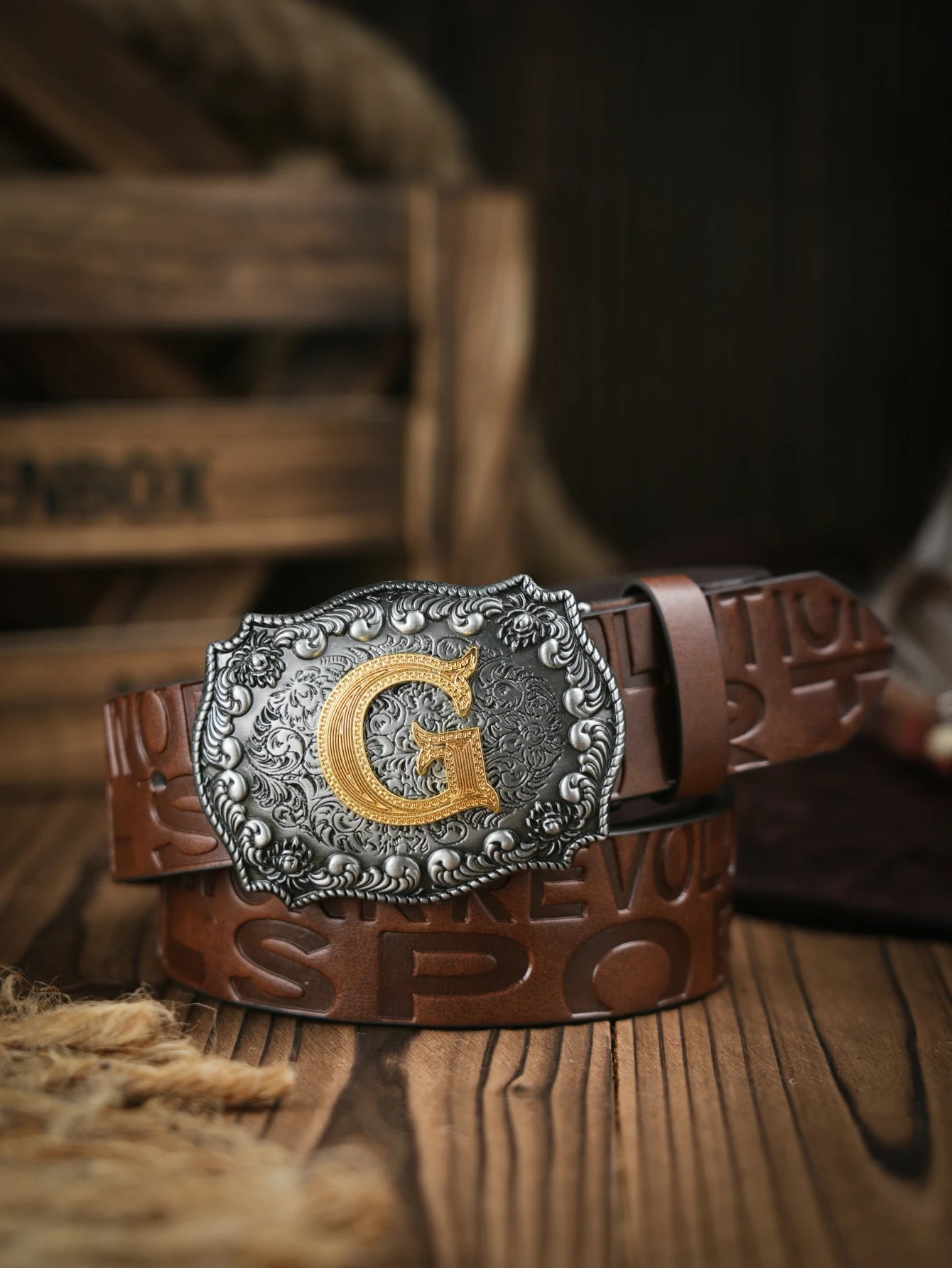 A casual, individual and retro belt, Western-style clothing accessory, metal buckle, PU belt, suitable for both men and women