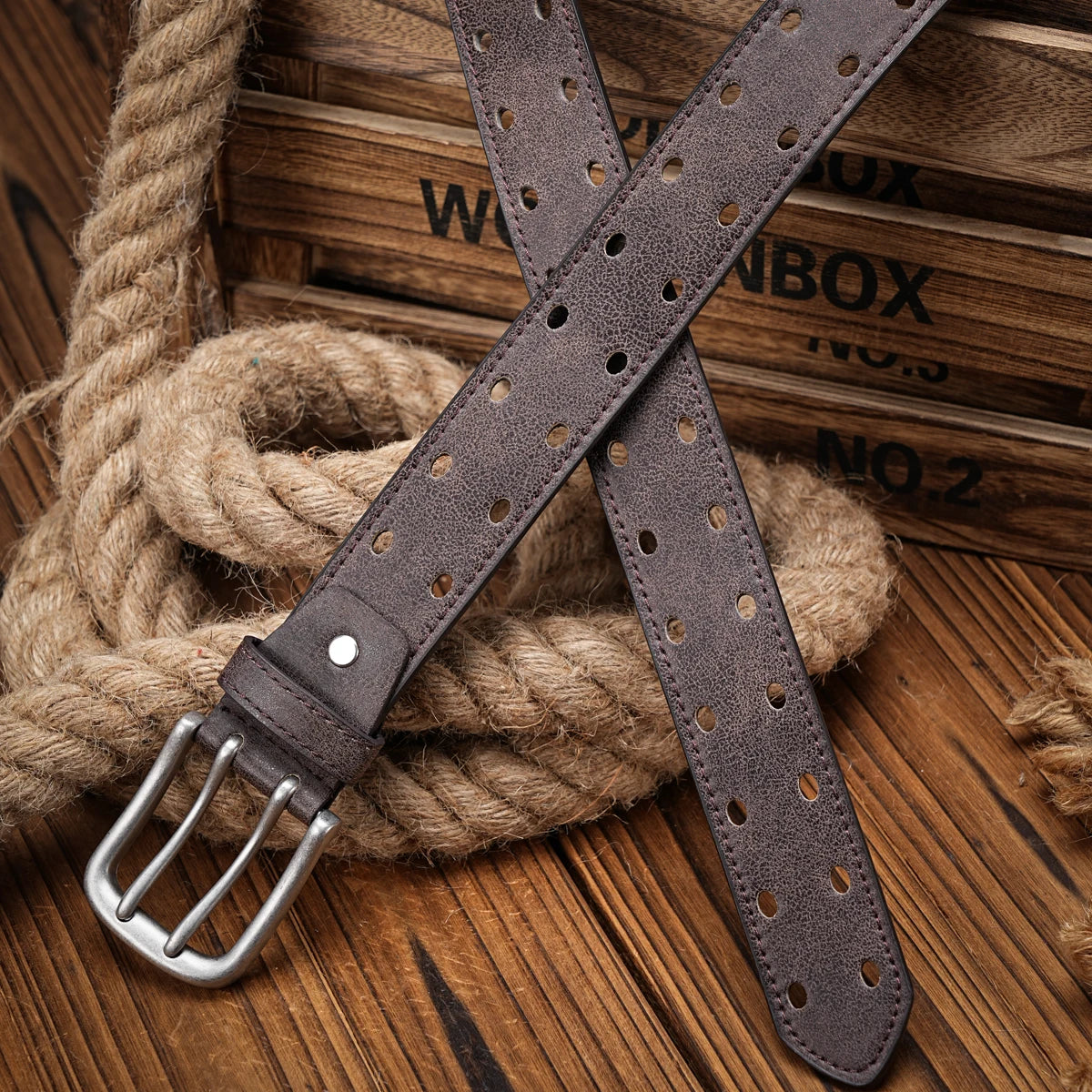 A men's and women's casual retro belt Western style! PU leather belt with metal buckle, suitable for daily work wear