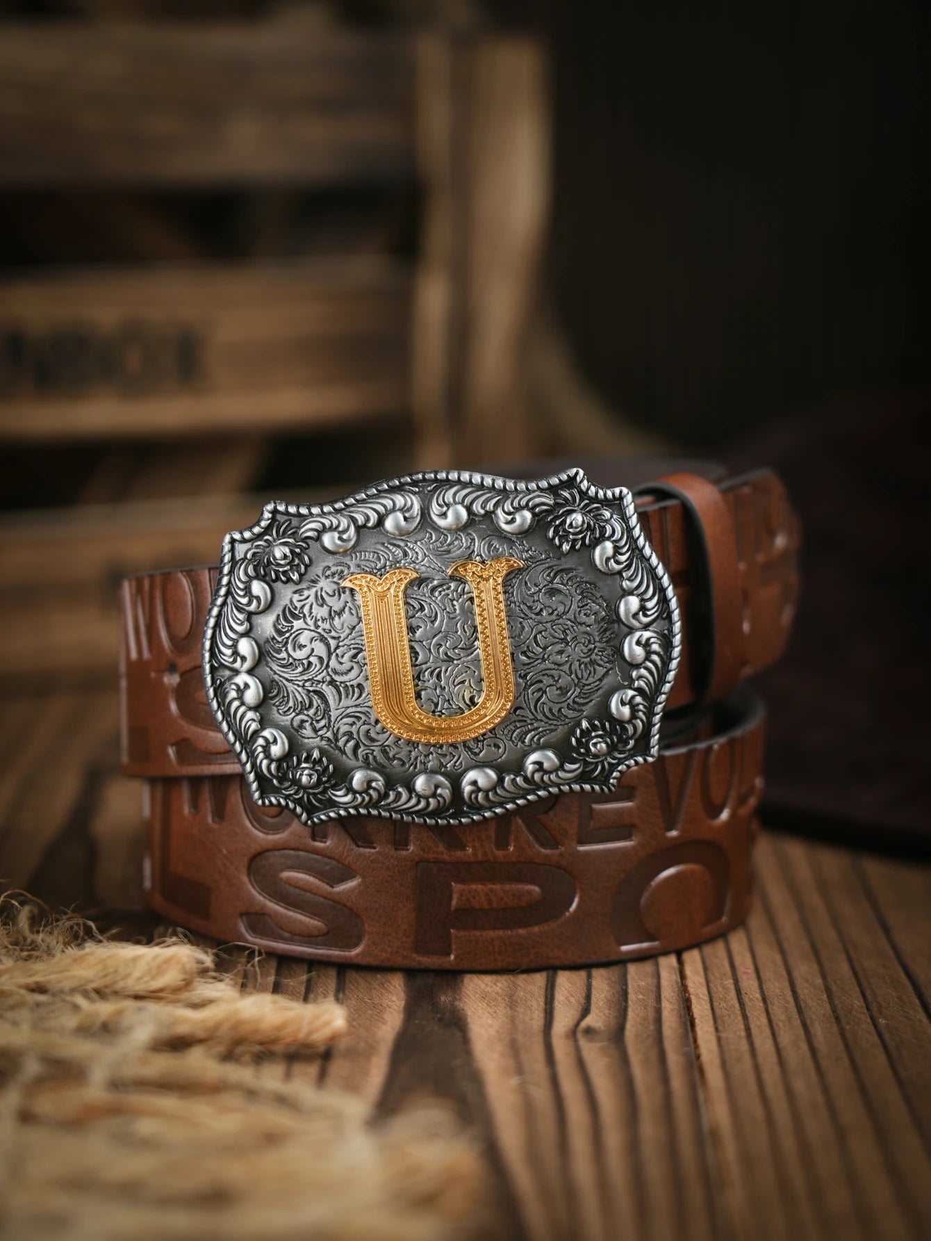 A casual, individual and retro belt, Western-style clothing accessory, metal buckle, PU belt, suitable for both men and women