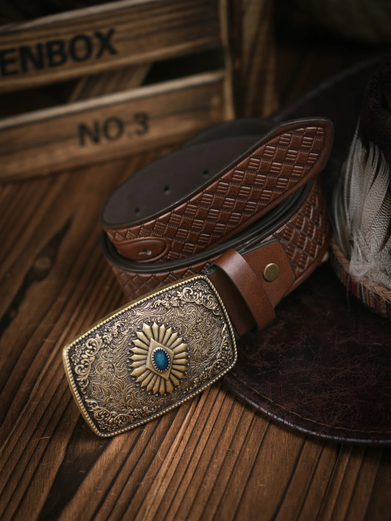 A men's and women's casual retro belt Western style! PU leather belt with metal buckle, suitable for daily work wear
