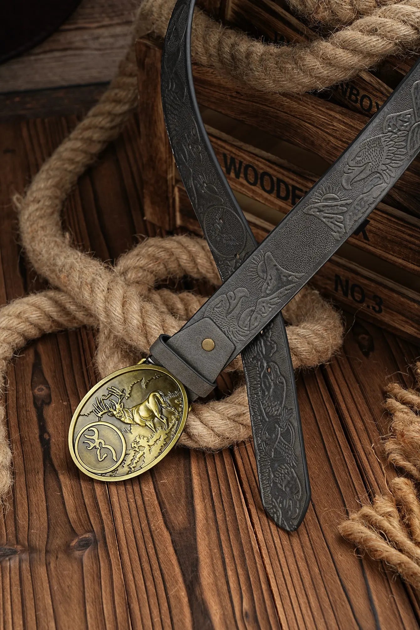 A casual, individual and retro belt, Western-style clothing accessory, metal buckle, PU belt, suitable for both men and women