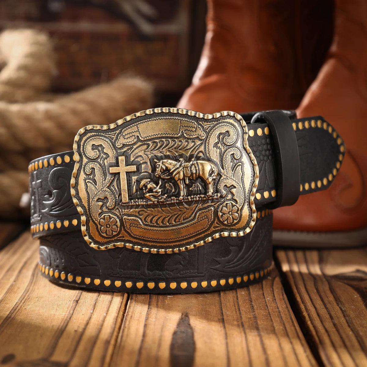 An alloy plate buckle PU material belt, suitable for both men and women, to create a personalized Western retro style