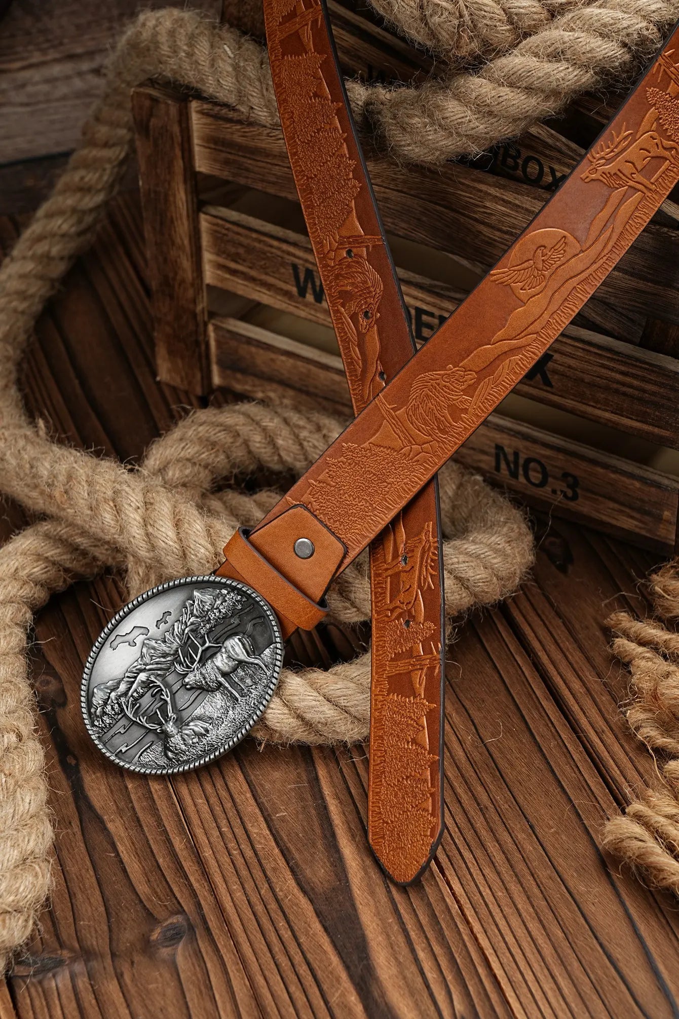 A casual, individual and retro belt, Western-style clothing accessory, metal buckle, PU belt, suitable for both men and women