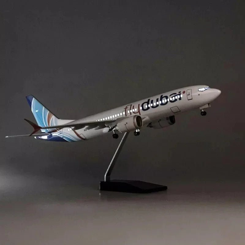 طائرة إيرباص B737 من طراز بوينج 737 من طراز دبي للخطوط الجوية الشرق الأوسط، بمقياس 1:85، مصنوعة من الراتنج المصبوب، وعرض ديكور منزلي لمجموعة طائرات بوينج 737