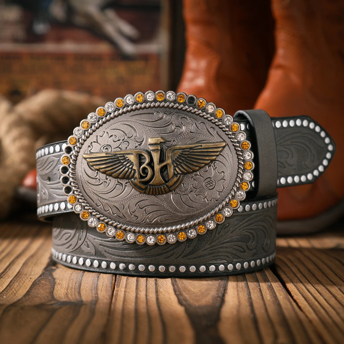 A casual and retro belt, a waist accessory for Western-style clothing, metal buckle, PU belt, suitable for both men and women