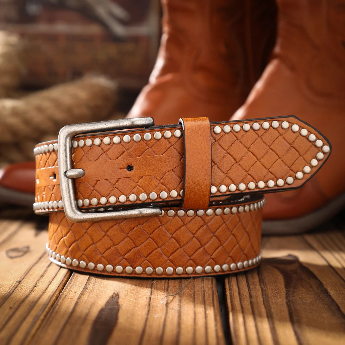 An alloy plate buckle PU material belt, suitable for both men and women, to create a personalized Western retro style
