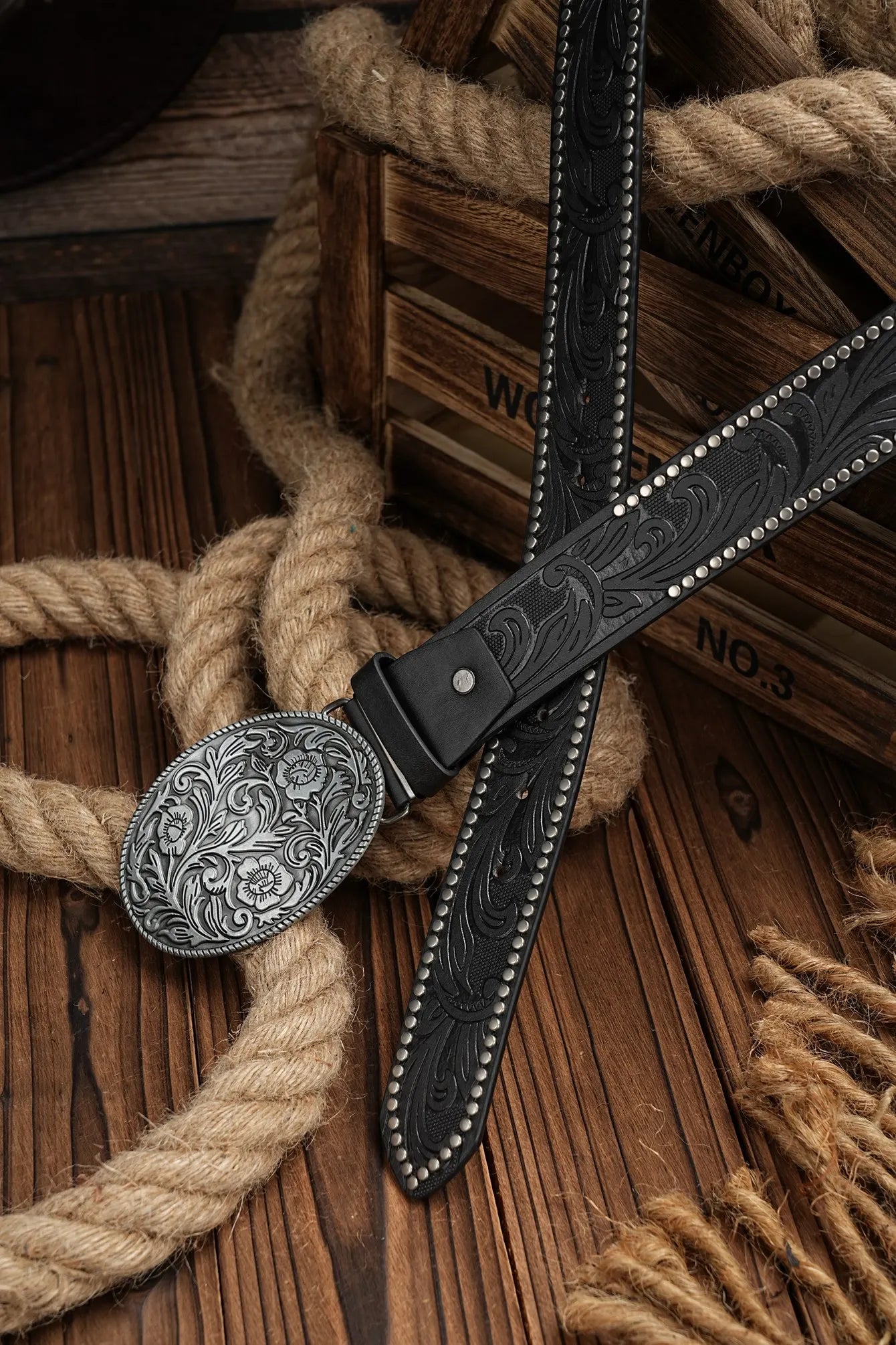A men's and women's casual retro belt Western style! PU leather belt with metal buckle, suitable for daily work wear