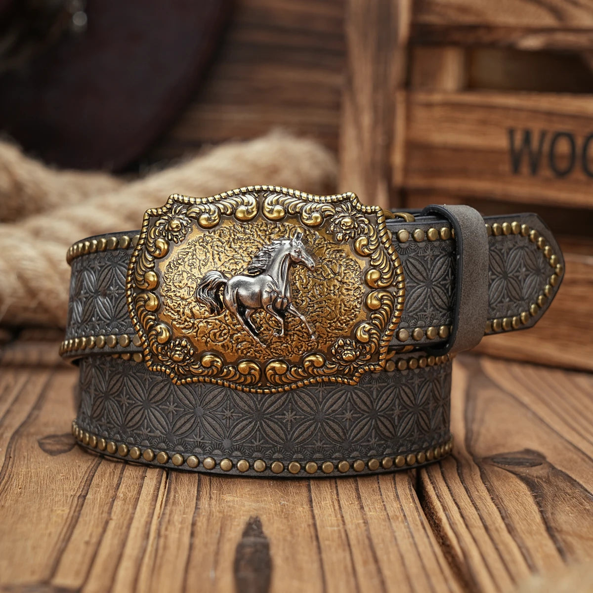 A men's and women's casual retro belt Western style! PU leather belt with metal buckle suitable for daily work wear