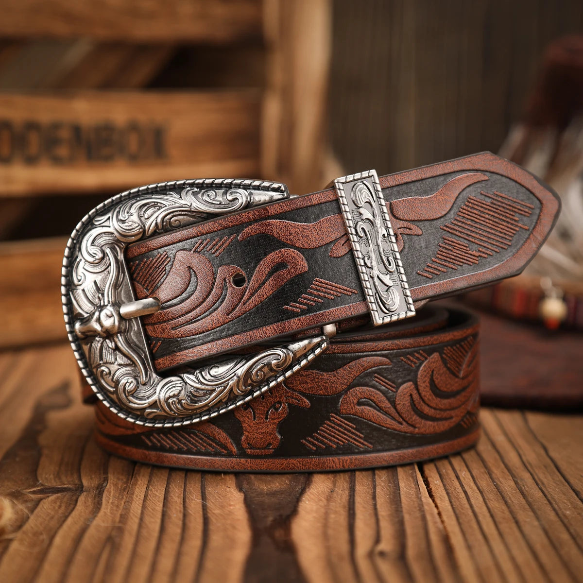 A casual, individual and retro belt, a Western-style clothing accessory, metal buckle, PU belt, suitable for both men and women