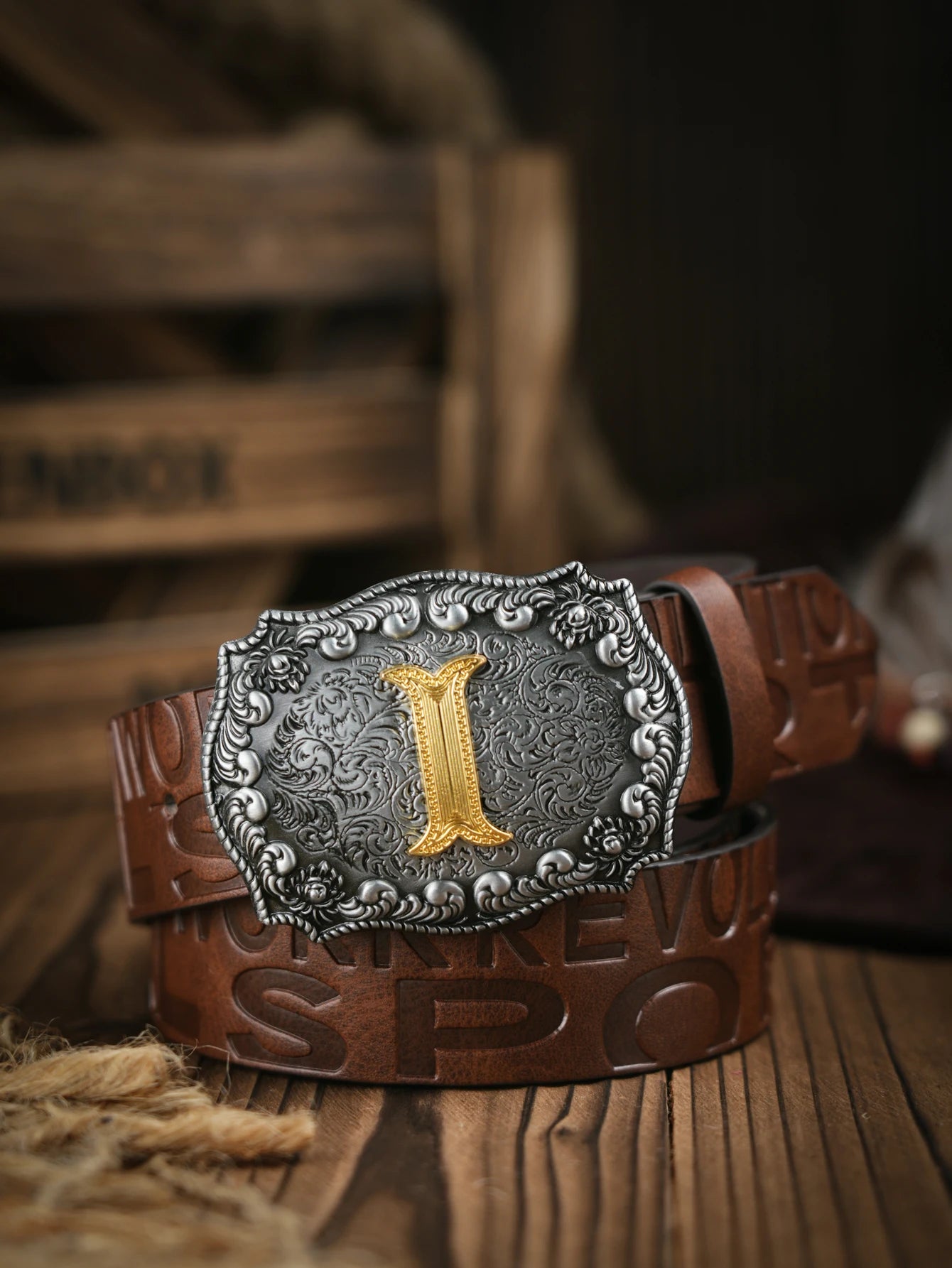 A casual, individual and retro belt, Western-style clothing accessory, metal buckle, PU belt, suitable for both men and women