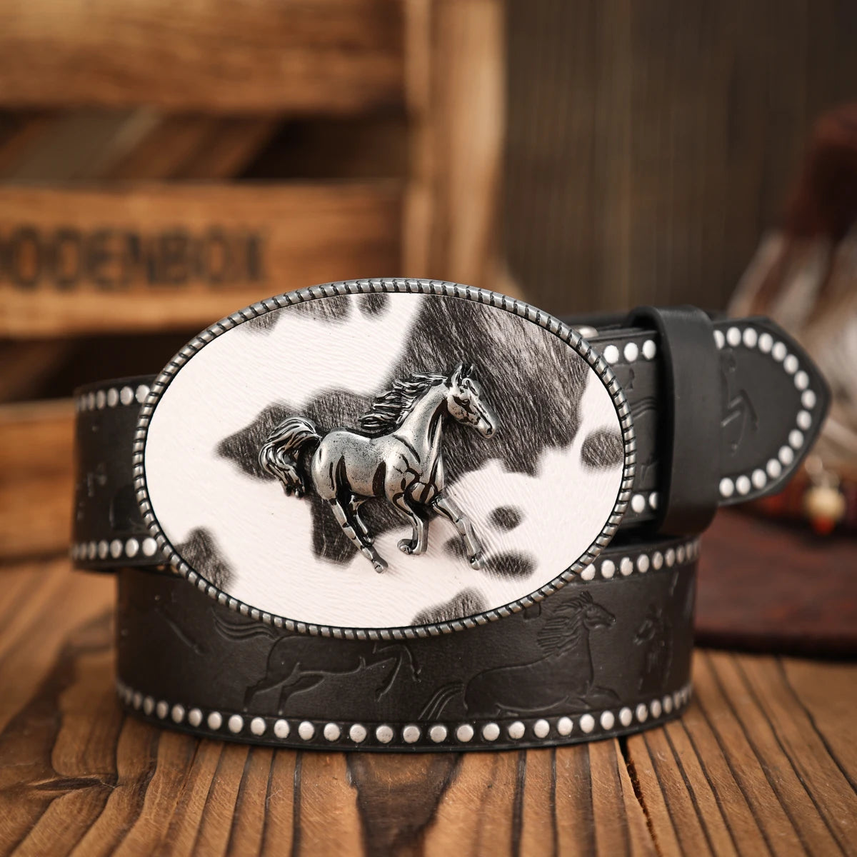 A casual, individual and retro belt, a Western-style clothing accessory, metal buckle, PU belt, suitable for both men and women