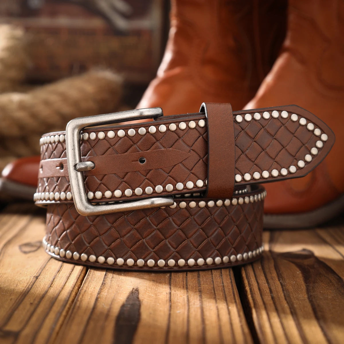 An alloy plate buckle PU material belt, suitable for both men and women, to create a personalized Western retro style