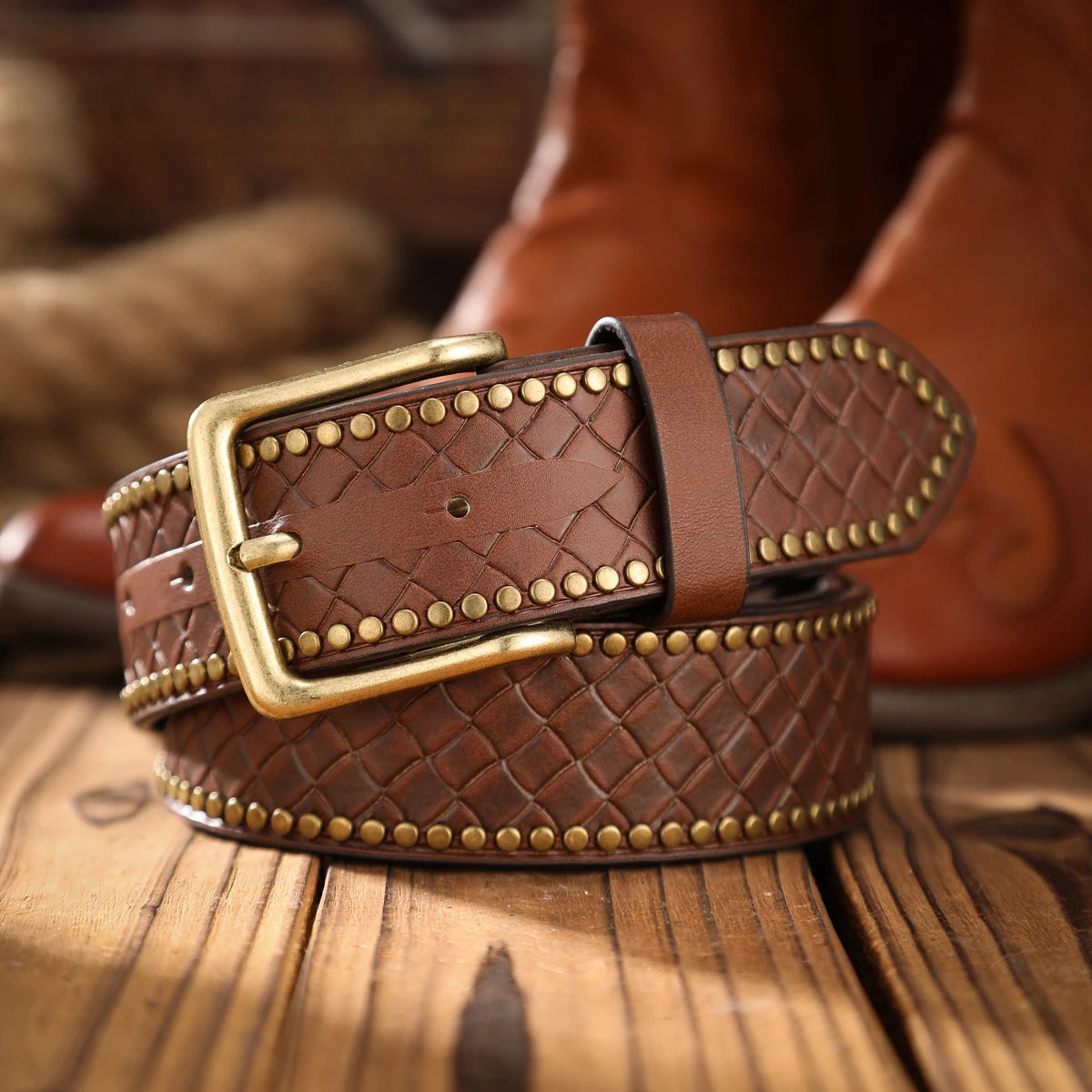 An alloy plate buckle PU material belt, suitable for both men and women, to create a personalized Western retro style