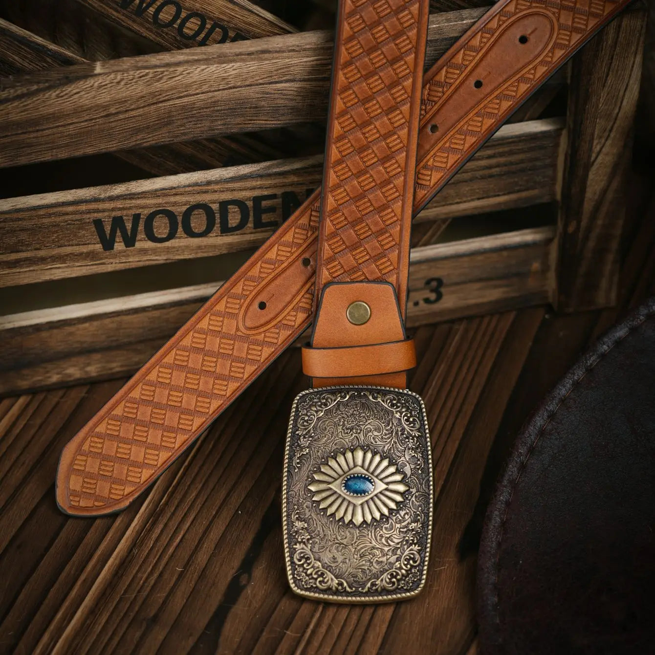 A men's and women's casual retro belt Western style! PU leather belt with metal buckle, suitable for daily work wear
