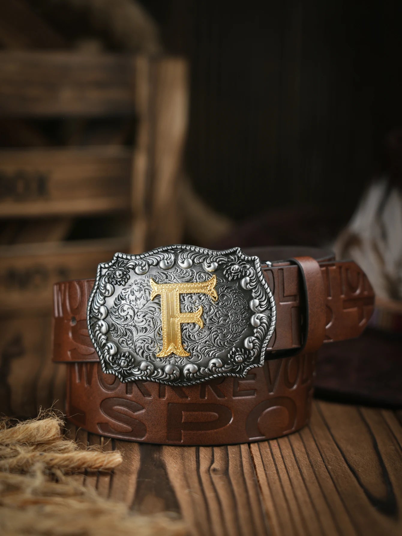 A casual, individual and retro belt, Western-style clothing accessory, metal buckle, PU belt, suitable for both men and women