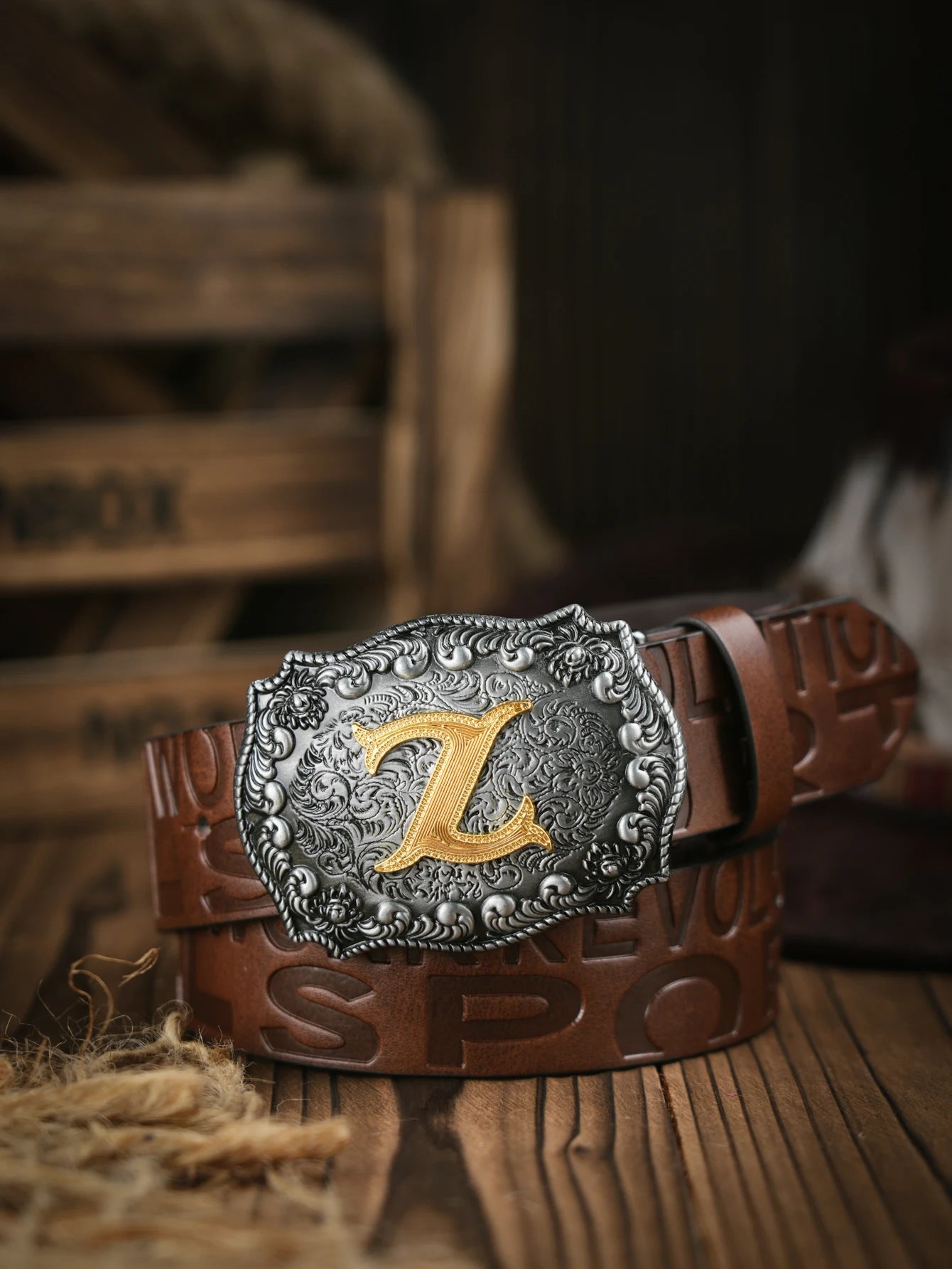 A casual, individual and retro belt, Western-style clothing accessory, metal buckle, PU belt, suitable for both men and women