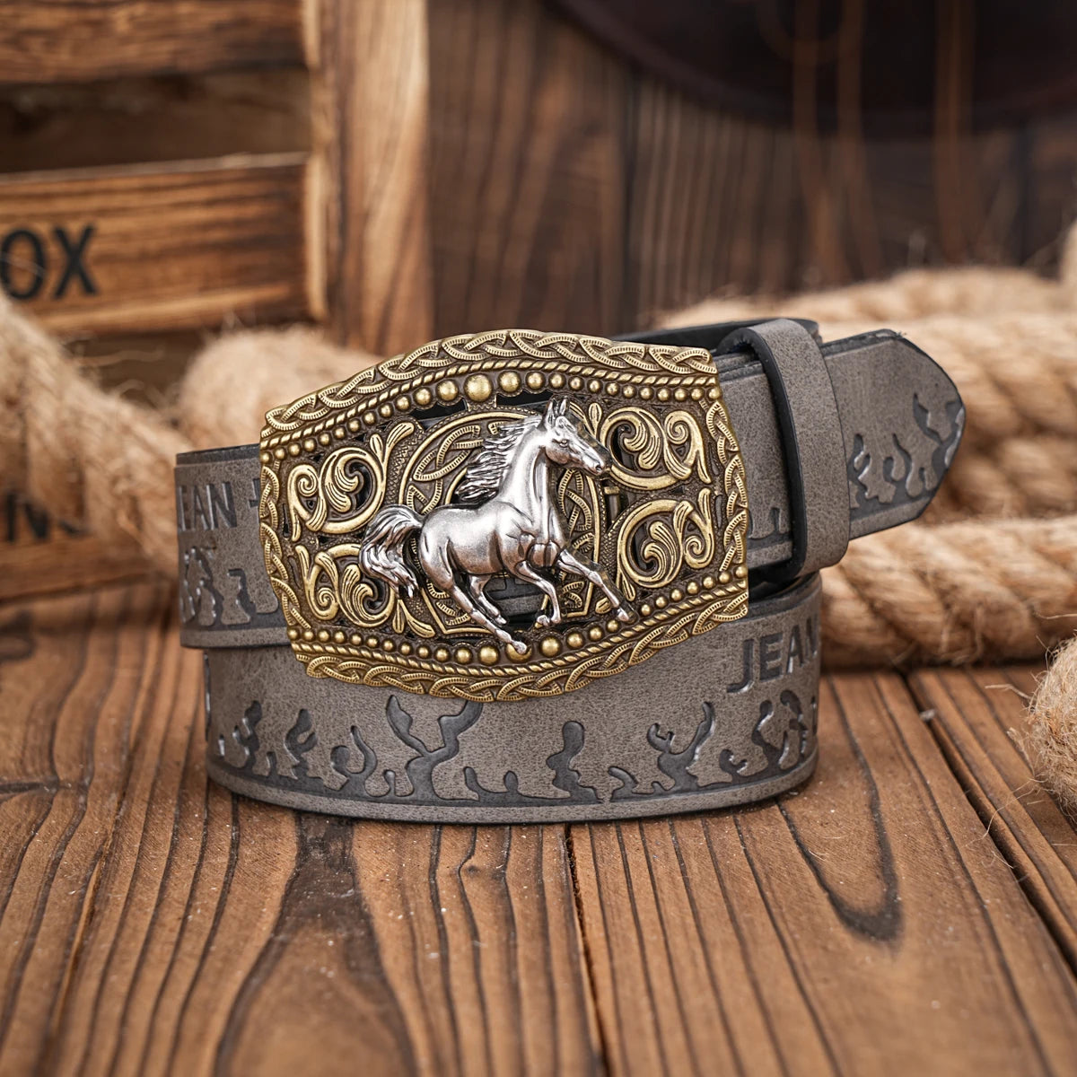 A casual, individual and retro belt, Western-style clothing accessory, metal buckle, PU belt, suitable for both men and women
