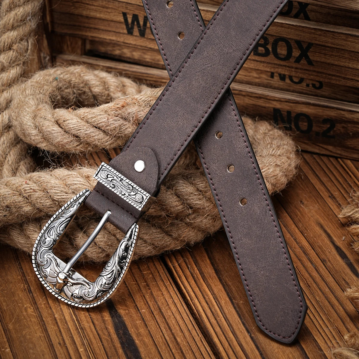 A men's and women's casual retro belt Western style! PU leather belt with metal buckle, suitable for daily work wear
